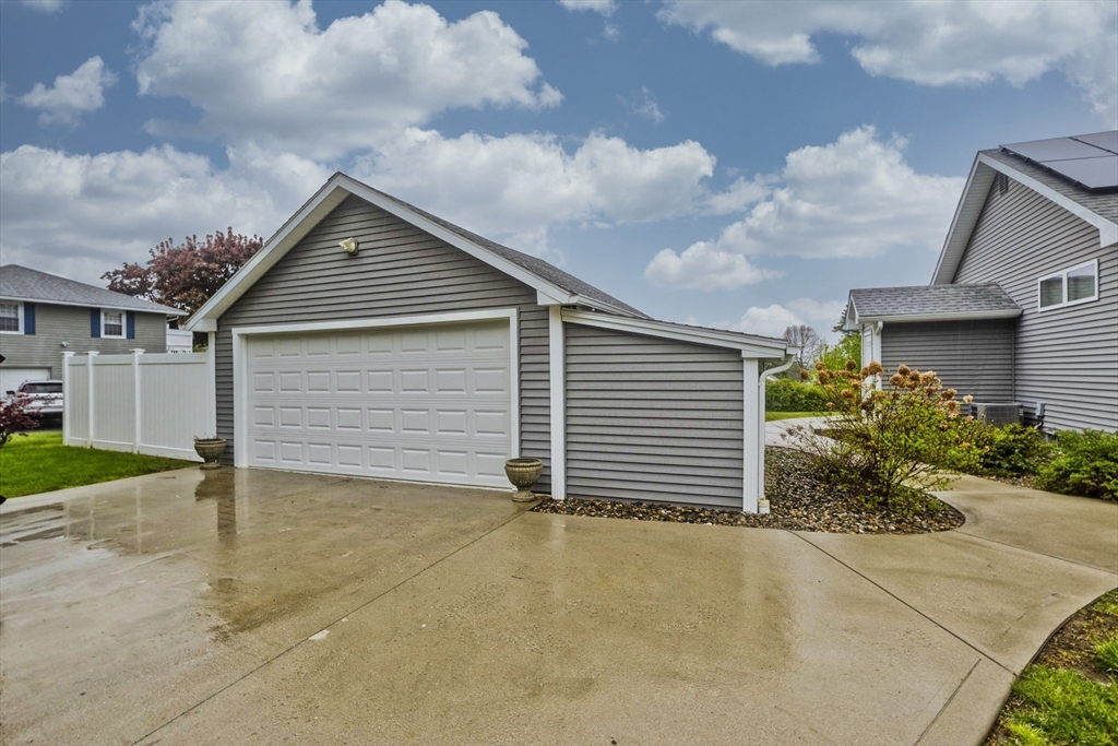10 Laroche St, Ludlow, MA Photo #27
