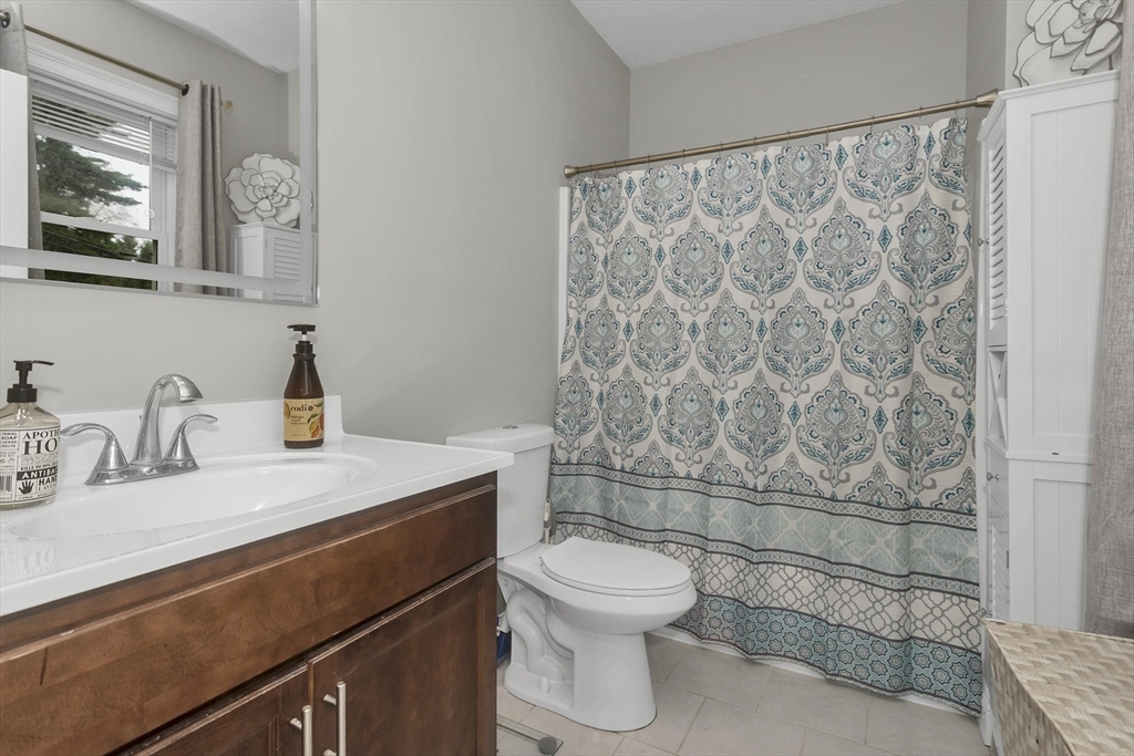 10 Laroche St, Ludlow, MA Photo #10