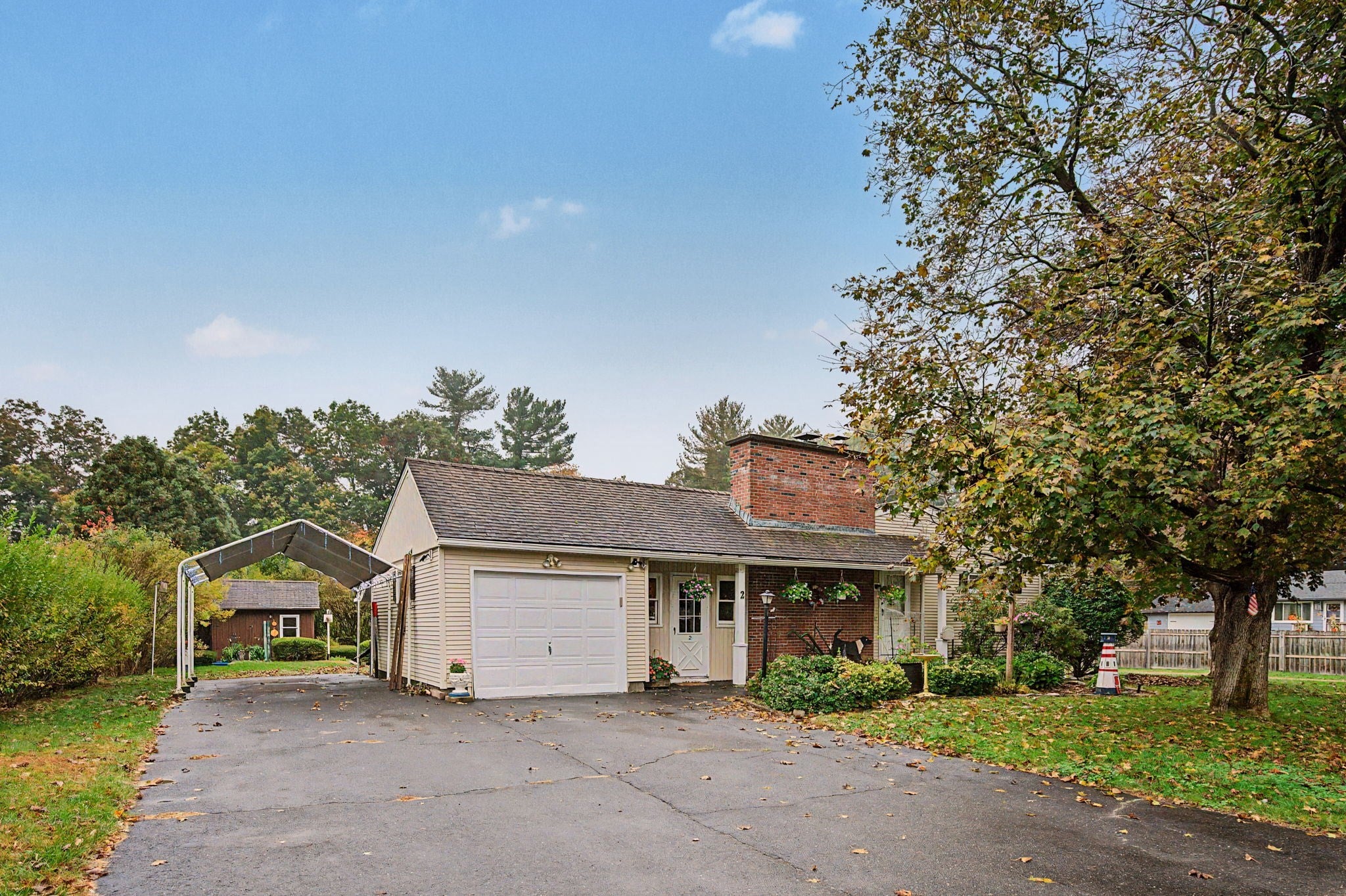 Photo of 2 Karen Ln, Southampton, MA