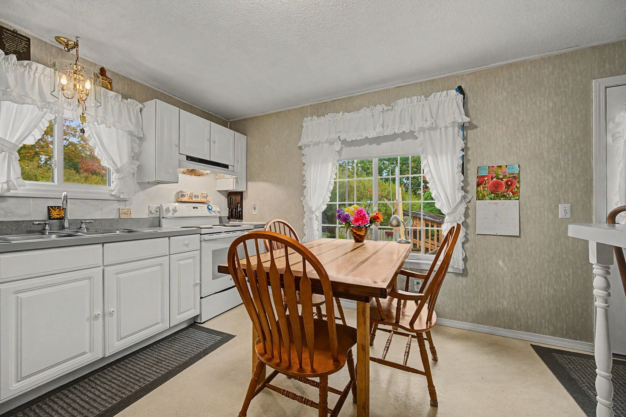 2 Karen Ln, Southampton, MA Photo #6