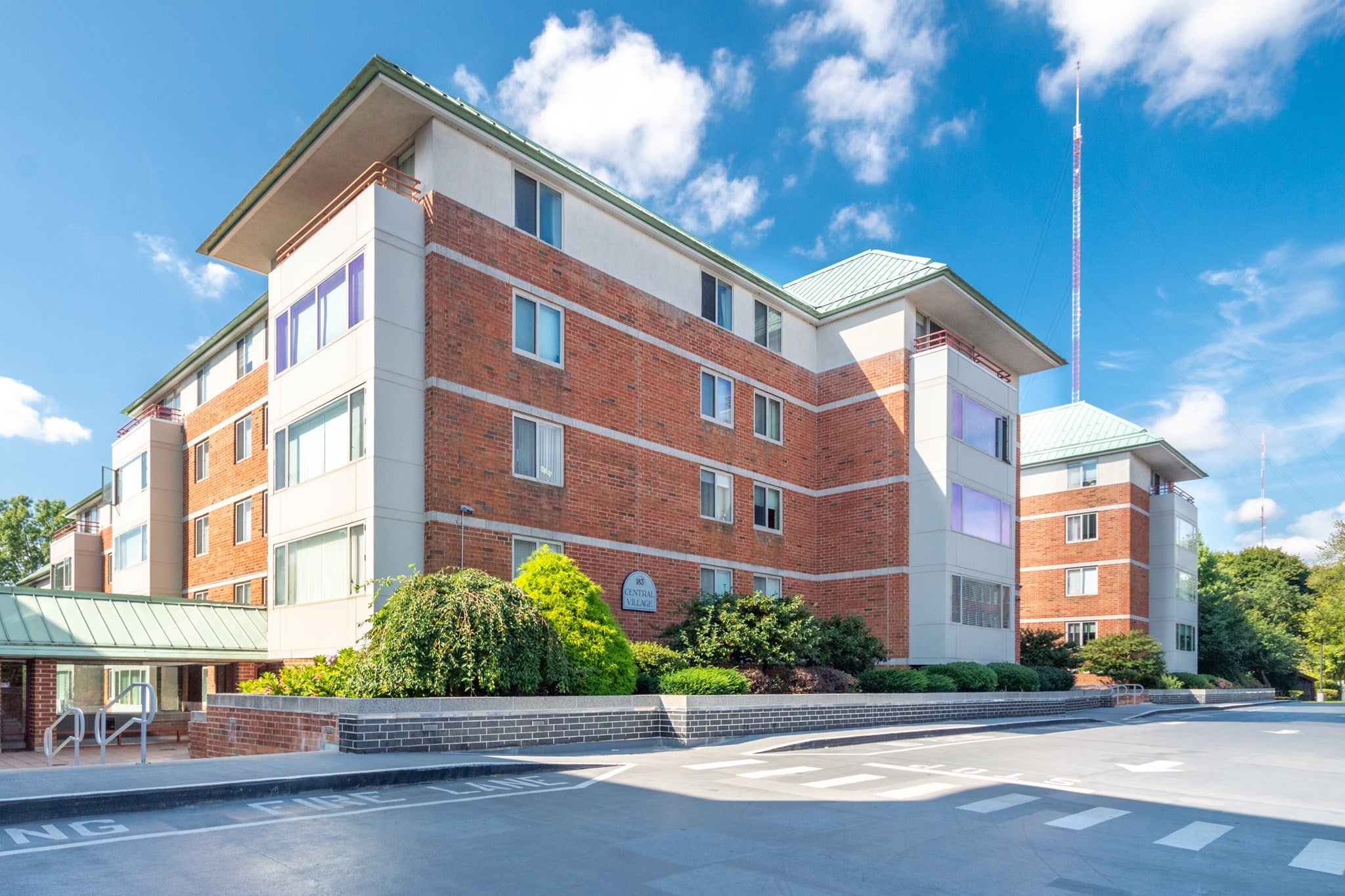 183 Oak Street 308