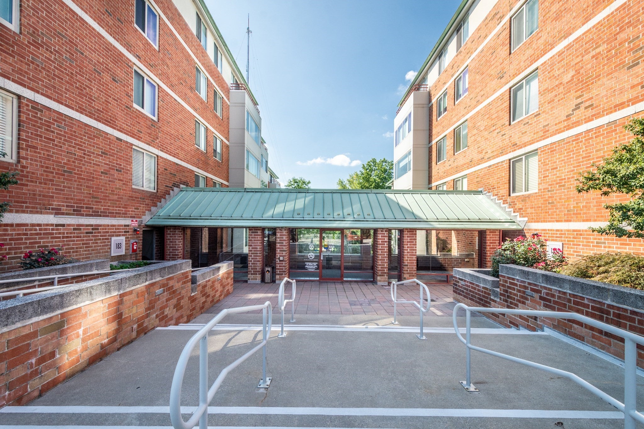 183 Oak Street 308