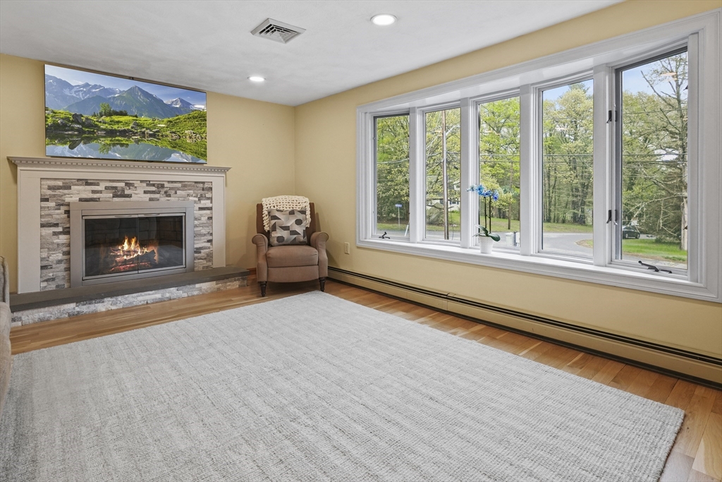 41 Lancaster Dr
