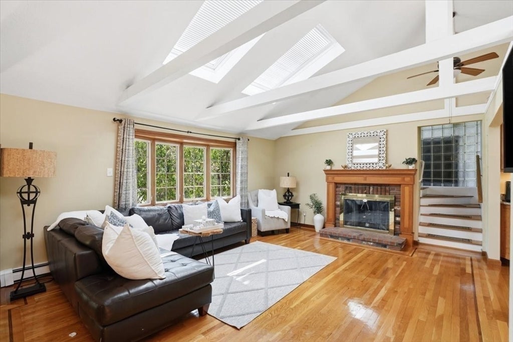 27 Tilden Cr