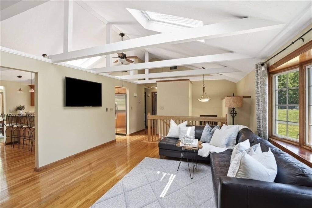 27 Tilden Cr