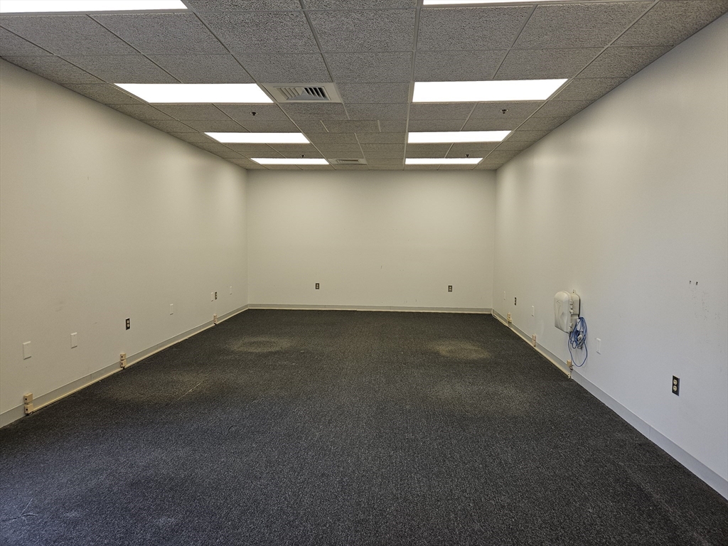 190 Front St 203