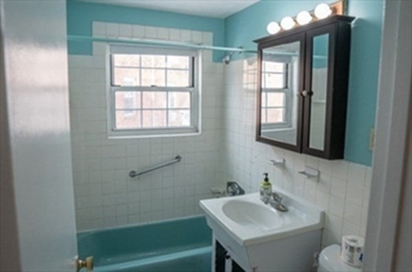 4 Colonial Village Drive 7