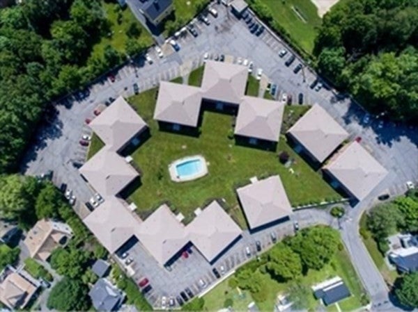 4 Colonial Village Drive 7