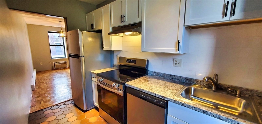 6 Cypress Rd 604