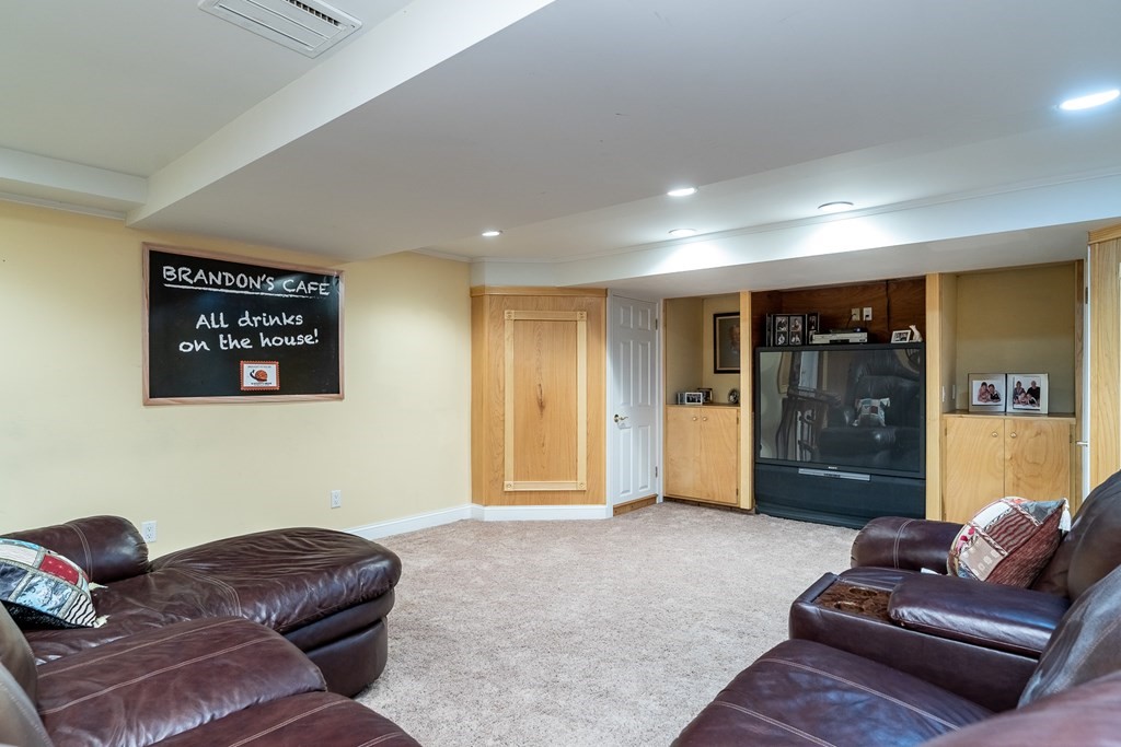 186 Tanglewood Drive, Longmeadow, MA Photo #41