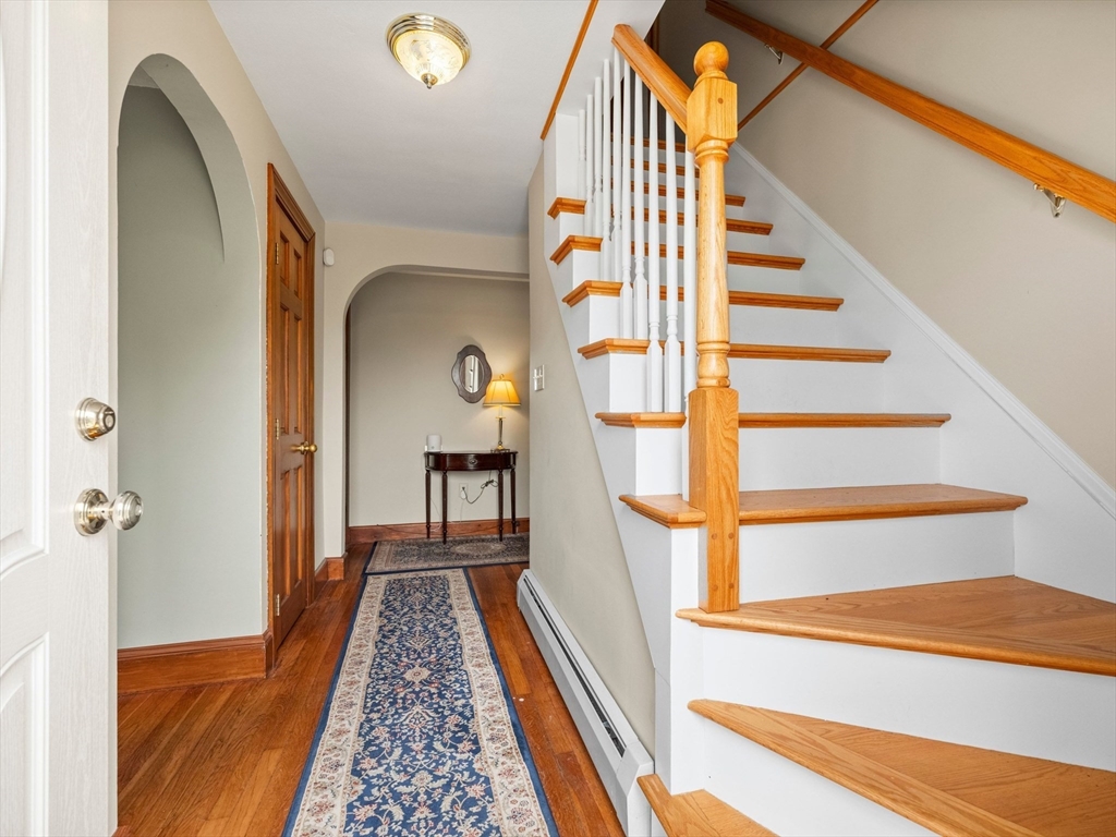 39 School House Ln