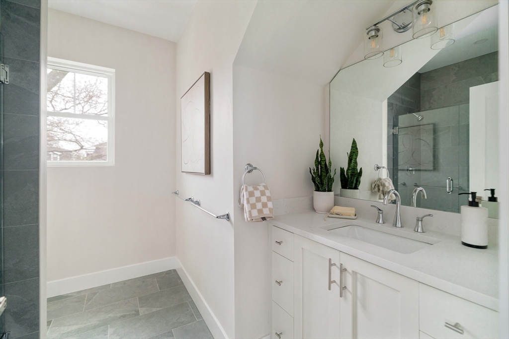 Boston, Massachusetts 02119, United States, 2 Bedrooms Bedrooms, ,2 BathroomsBathrooms,Residential,Pending,105798