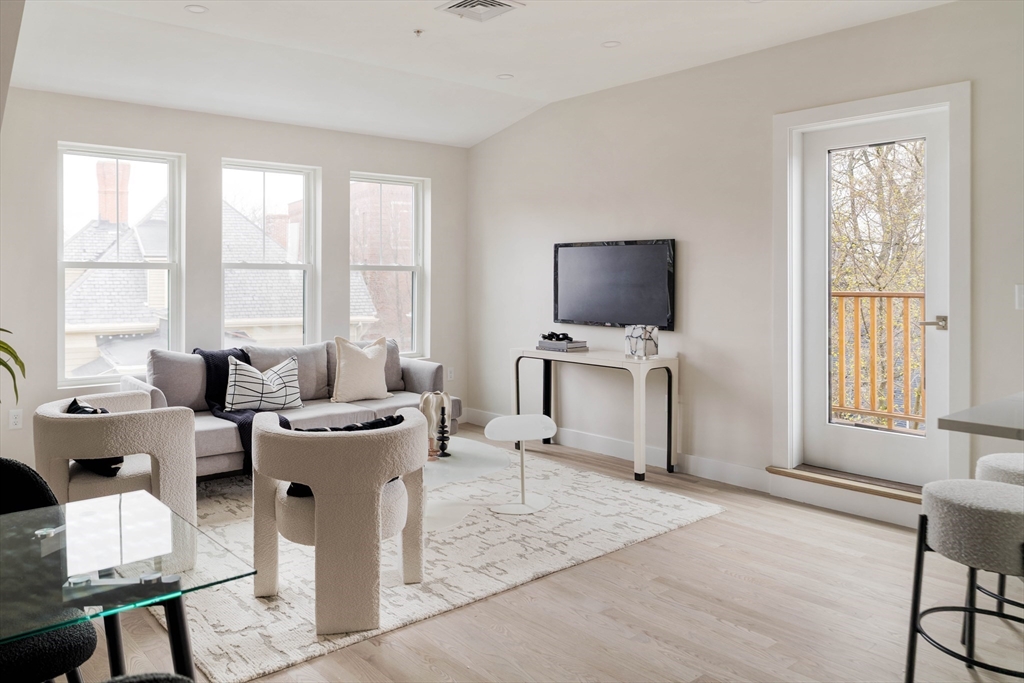 Boston, Massachusetts 02119, United States, 2 Bedrooms Bedrooms, ,2 BathroomsBathrooms,Residential,Pending,105798