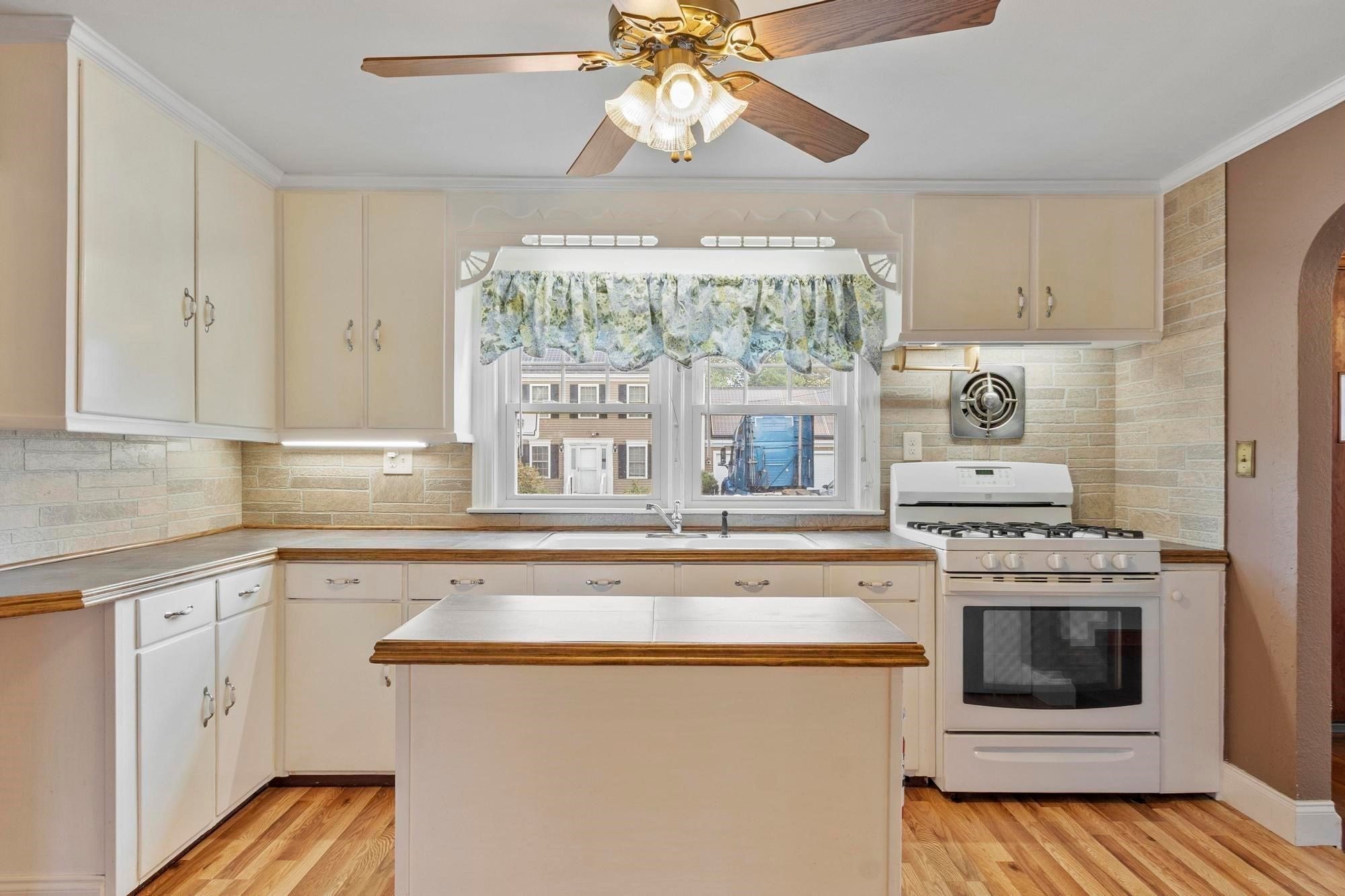 173 Tenth St, Leominster, MA, 173 Tenth St, Leominster, MA Photo #12
