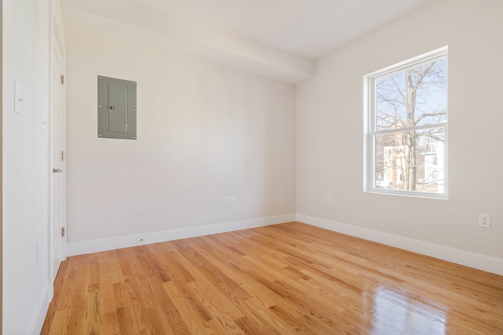 Boston, Massachusetts 02119, United States, 2 Bedrooms Bedrooms, ,2 BathroomsBathrooms,Residential,Pending,112995