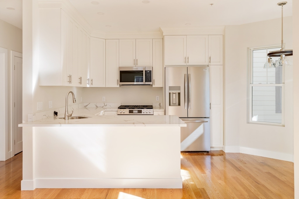 Boston, Massachusetts 02119, United States, 2 Bedrooms Bedrooms, ,2 BathroomsBathrooms,Residential,Pending,112995