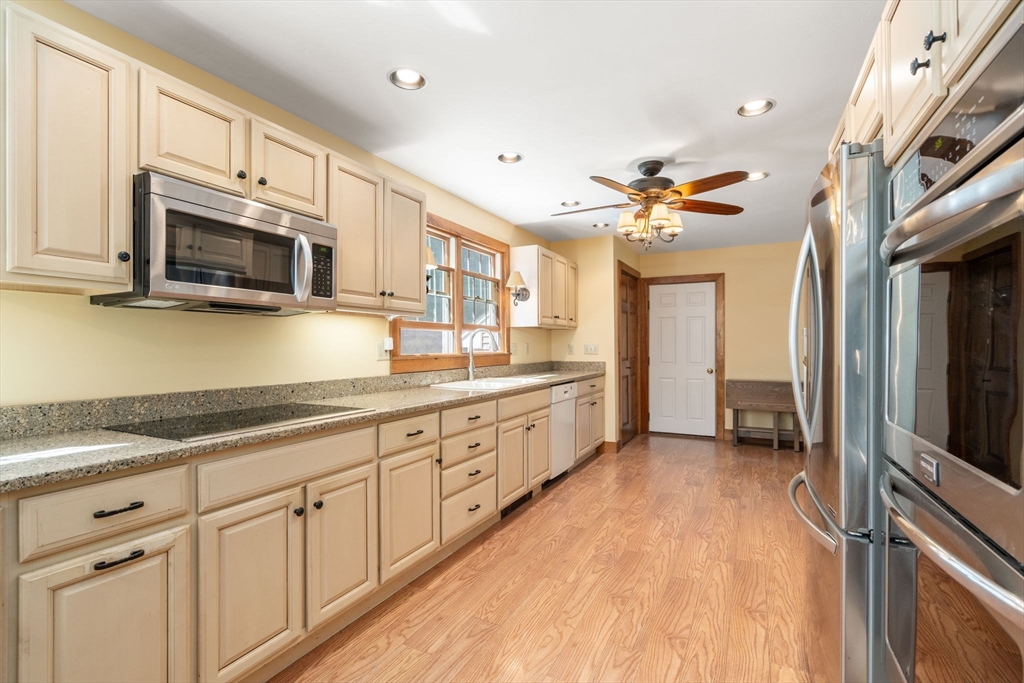 12 Hillside Dr