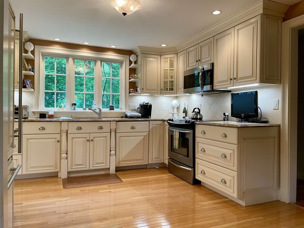4 Hickory Lane