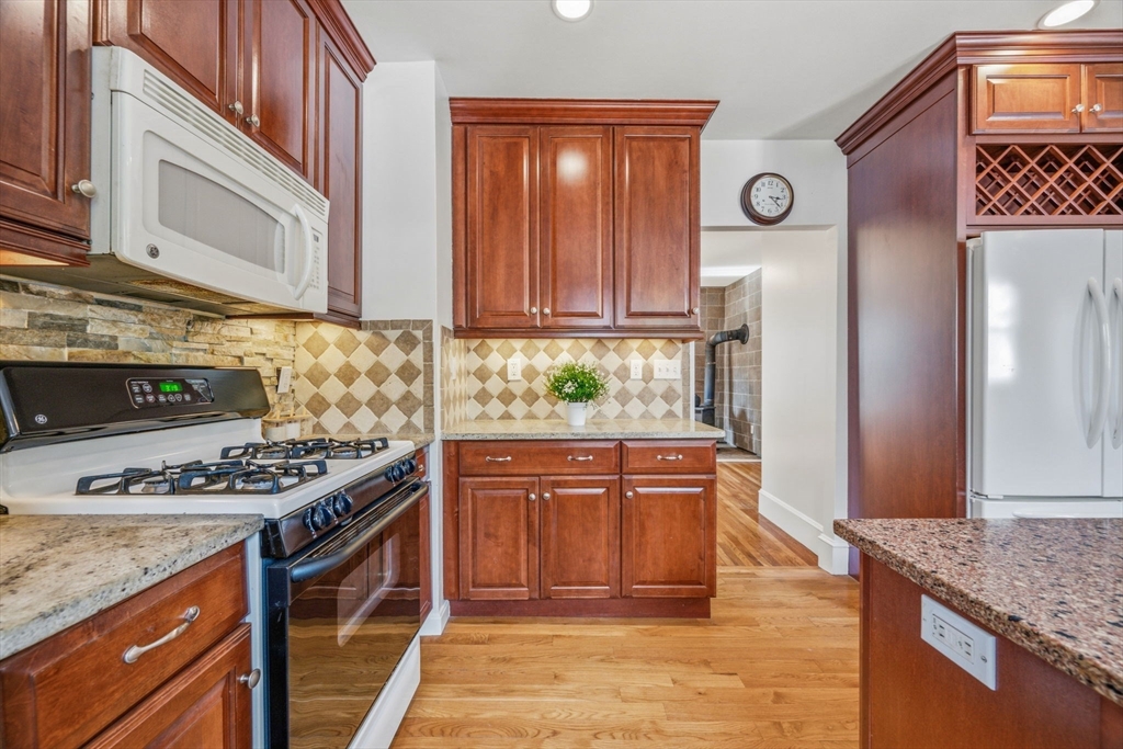 16 Linwood St