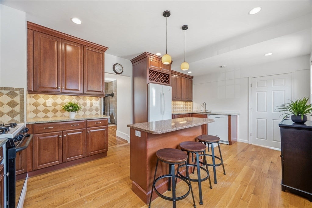 16 Linwood St