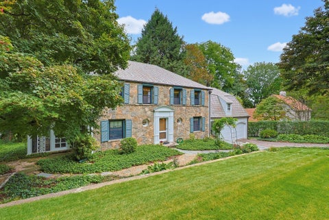 Photo of 28 Drury Ln, Worcester, MA 01609 (MLS # 73575013)
