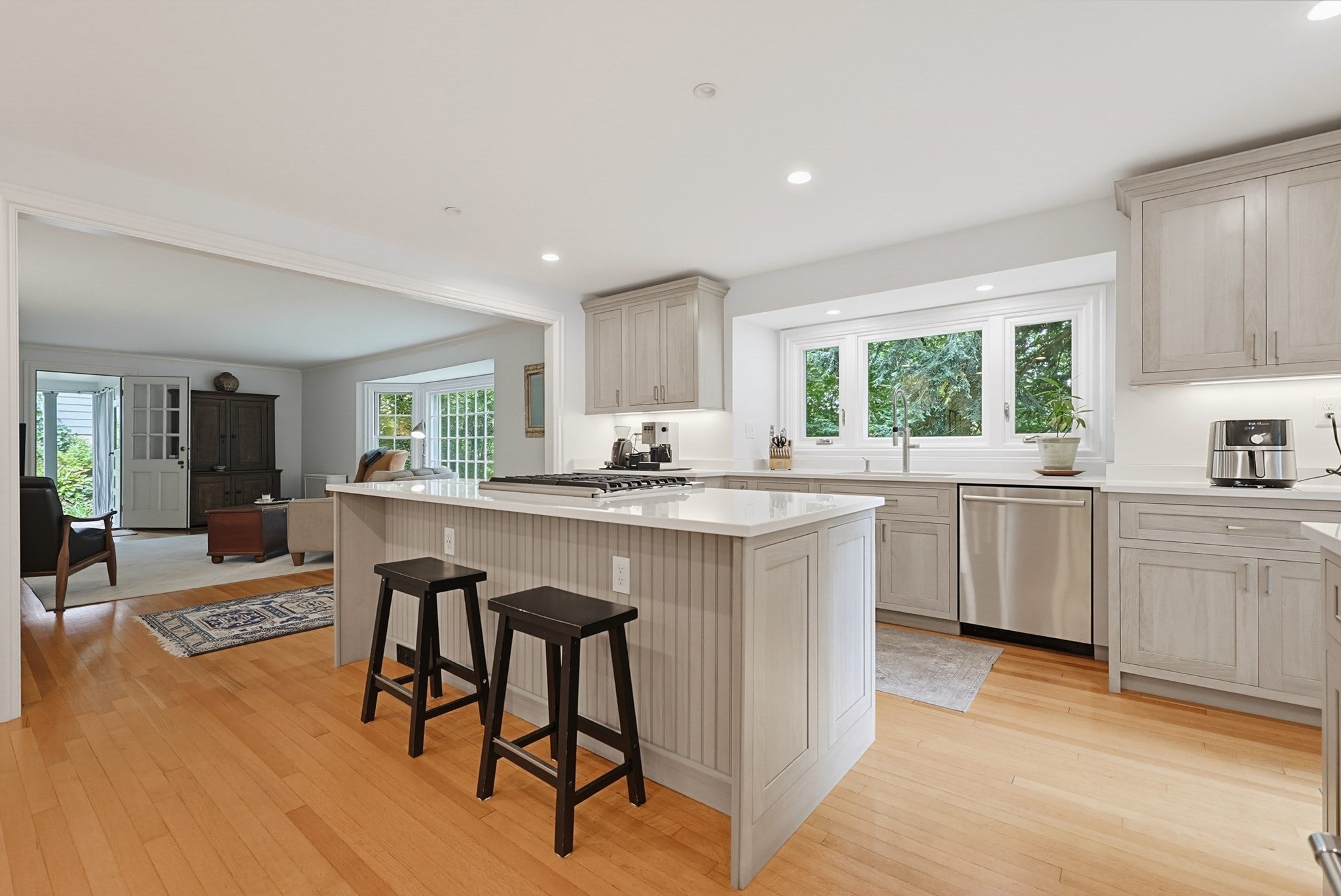 28 Drury Ln, Worcester, MA, 28 Drury Ln, Worcester, MA Photo #9