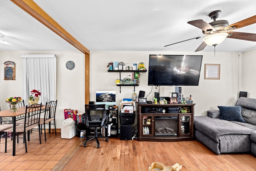63 Mayflower Ln