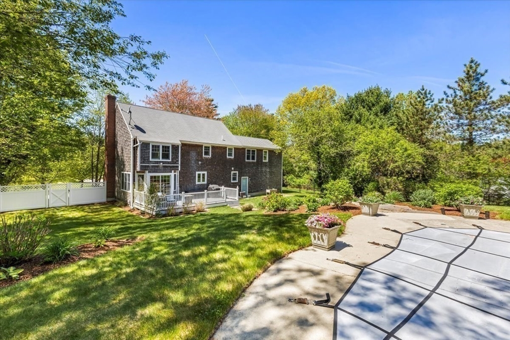 24 Hill Farm Rd