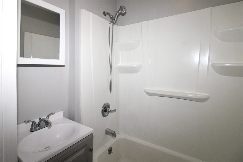 129 Catharine St, Springfield, MA Photo #8