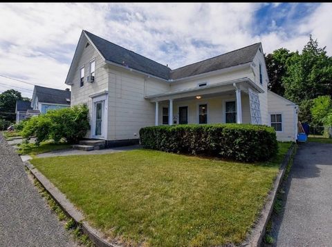 17 Grove St Ayer MA 01432