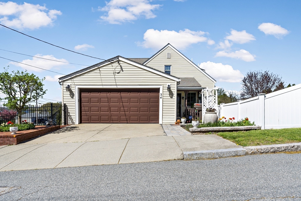 34 Howland St