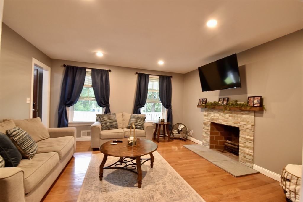 5 White Birch Dr, West Brookfield, MA, 5 White Birch Dr, West Brookfield, MA Photo #4