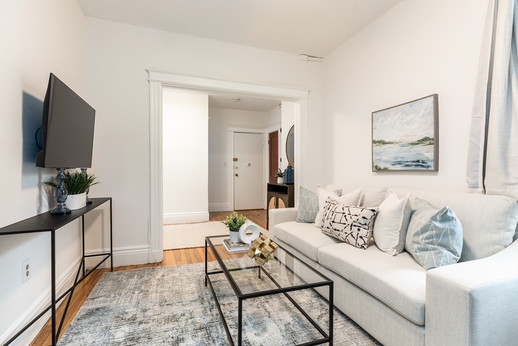 60 Queensberry St 8