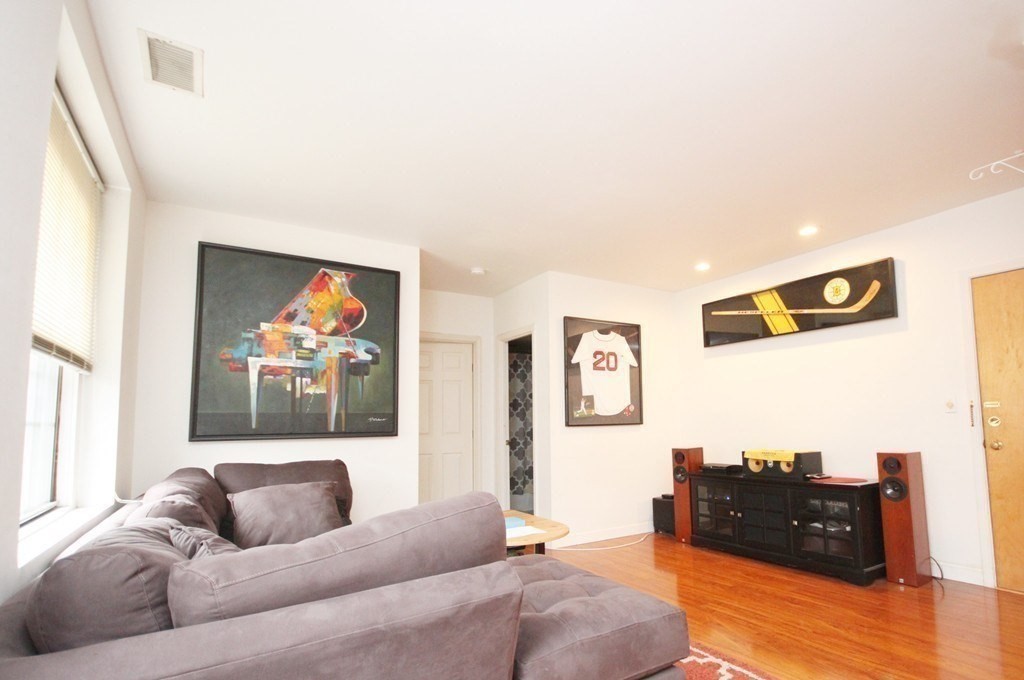 21 Linden St 318
