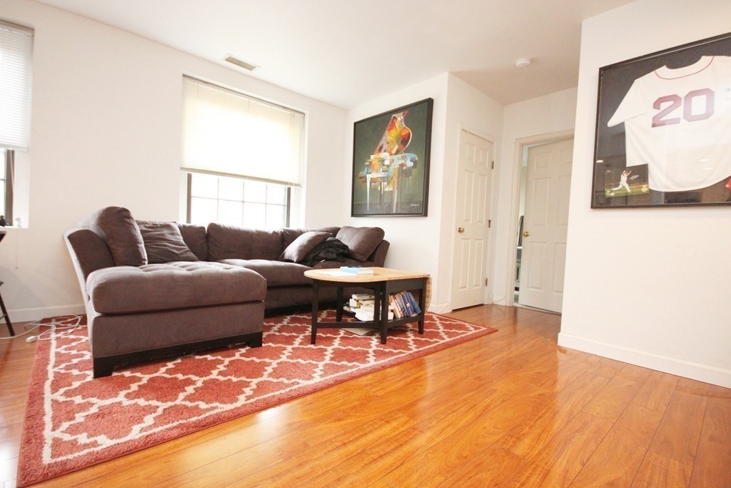 21 Linden St 318