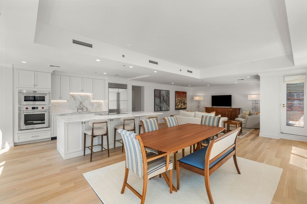 300 Boylston St 907