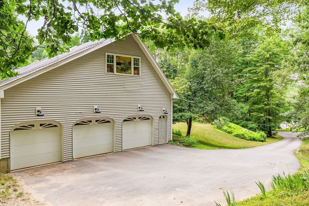 25 Lakeshore Dr