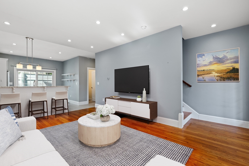 8 Loring Pl 8