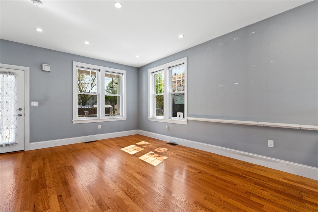 8 Loring Pl 8