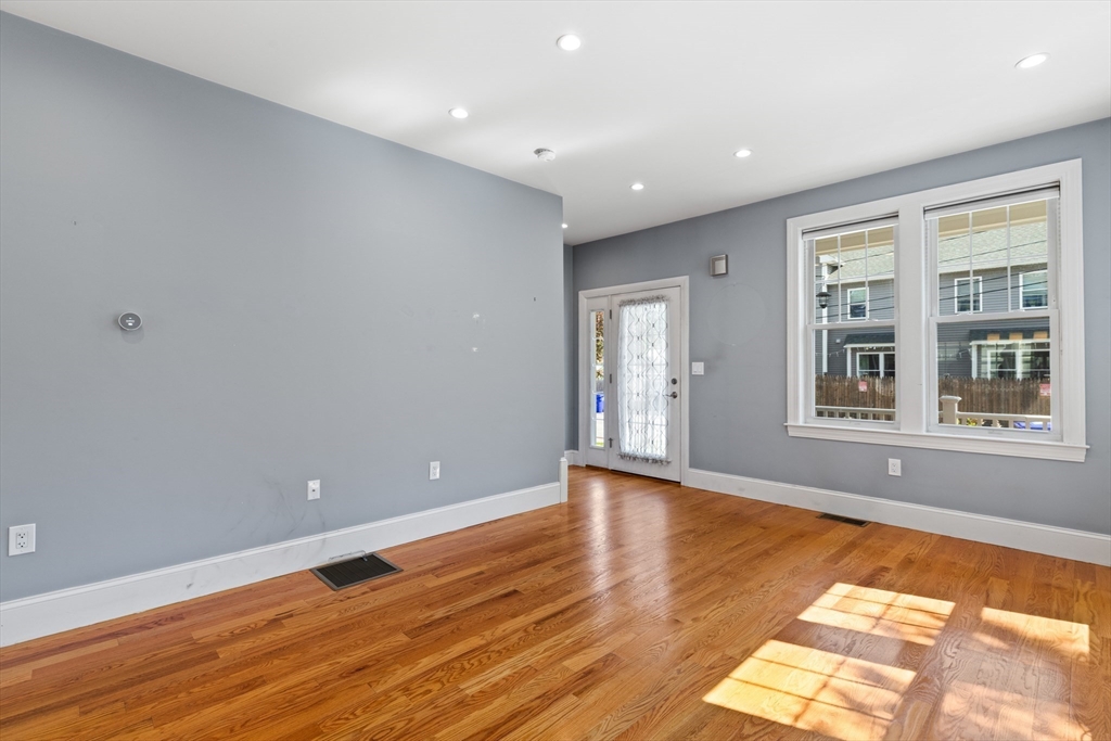 8 Loring Pl 8
