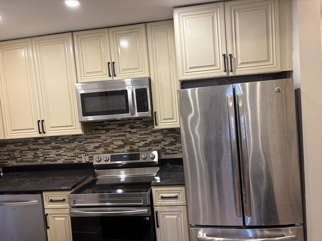 Brookline, Massachusetts 02446, United States, 3 Bedrooms Bedrooms, ,3 BathroomsBathrooms,Residential,Active,146828