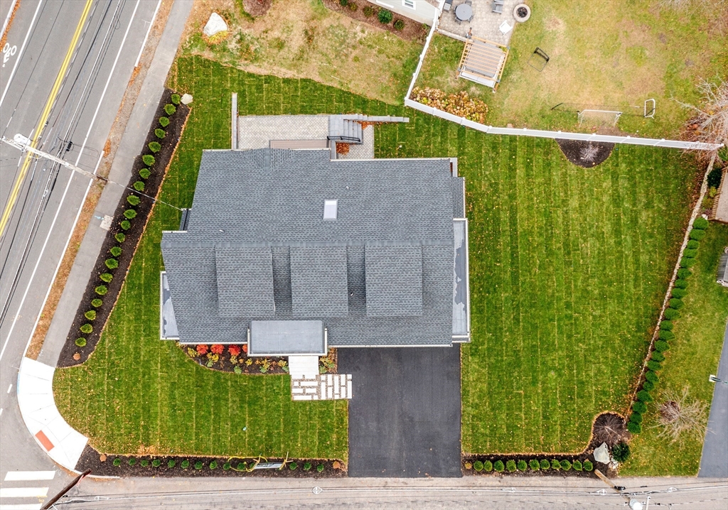 8 Noanett Rd