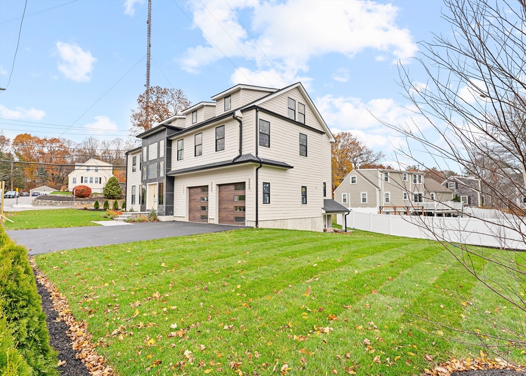 8 Noanett Rd
