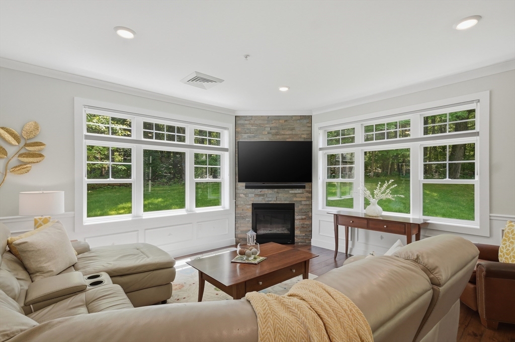 11 Executive Drive 113