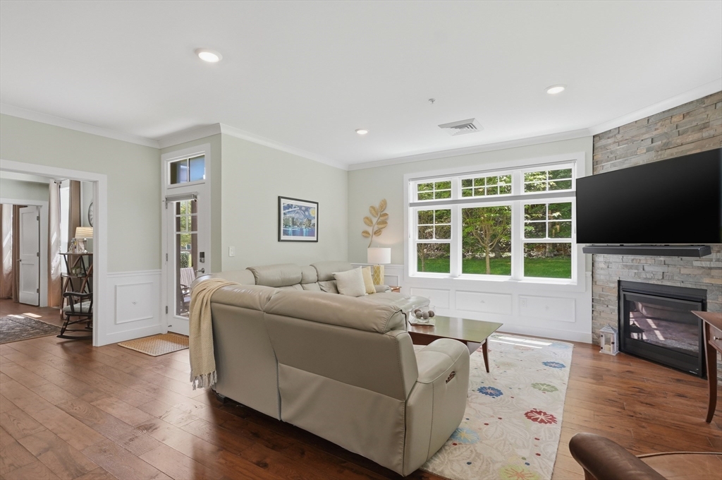 11 Executive Drive 113