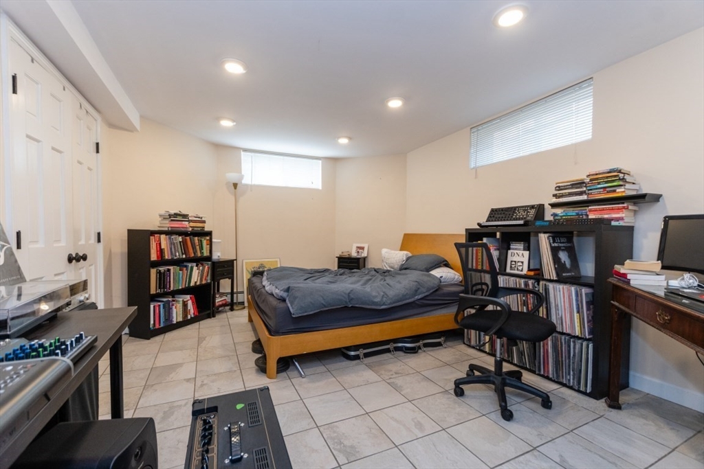 373-375 Broadway 2B