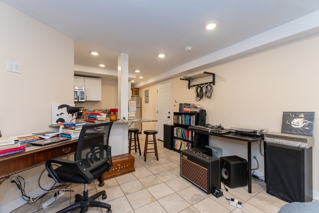 373-375 Broadway 2B