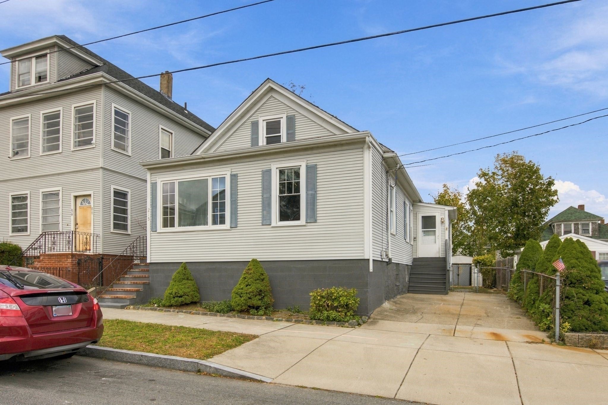Photo of 215 Clifford St, New Bedford, MA