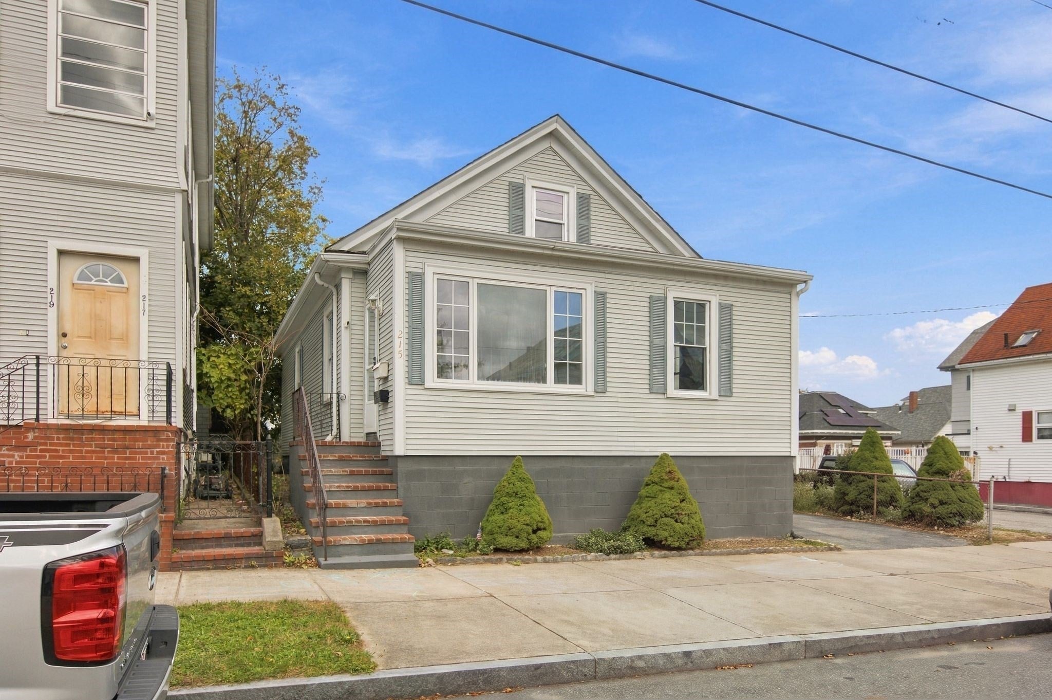 215 Clifford St