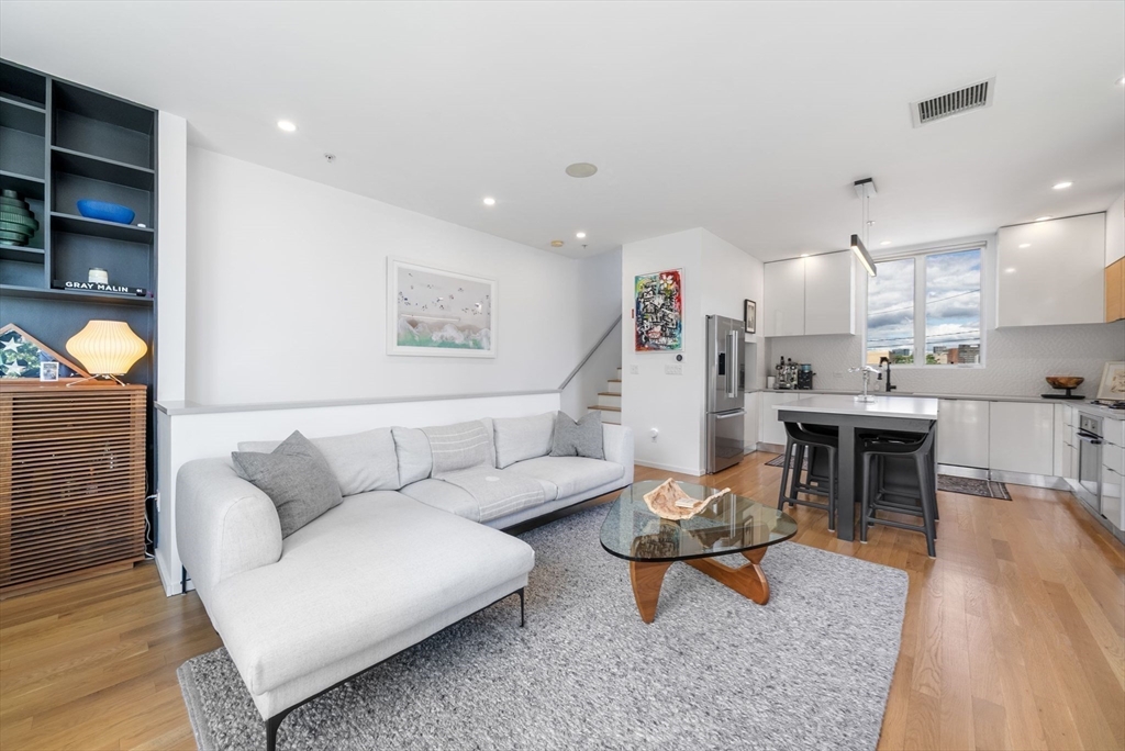 3 Dorchester 3J